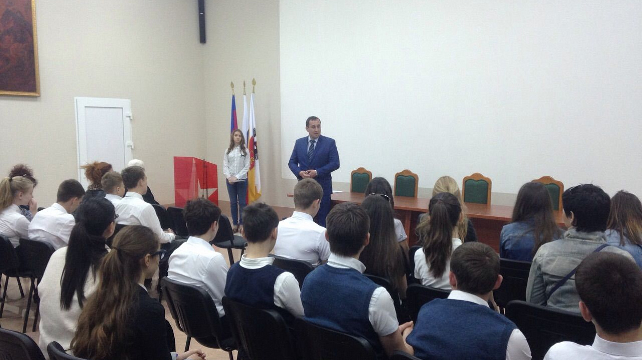 20 школьникам Прикубанского округа вручили паспорта граждан России