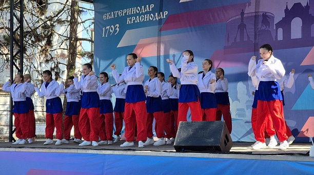 Евгений Наумов поздравил с 230-летием станицу Старокорсунскую