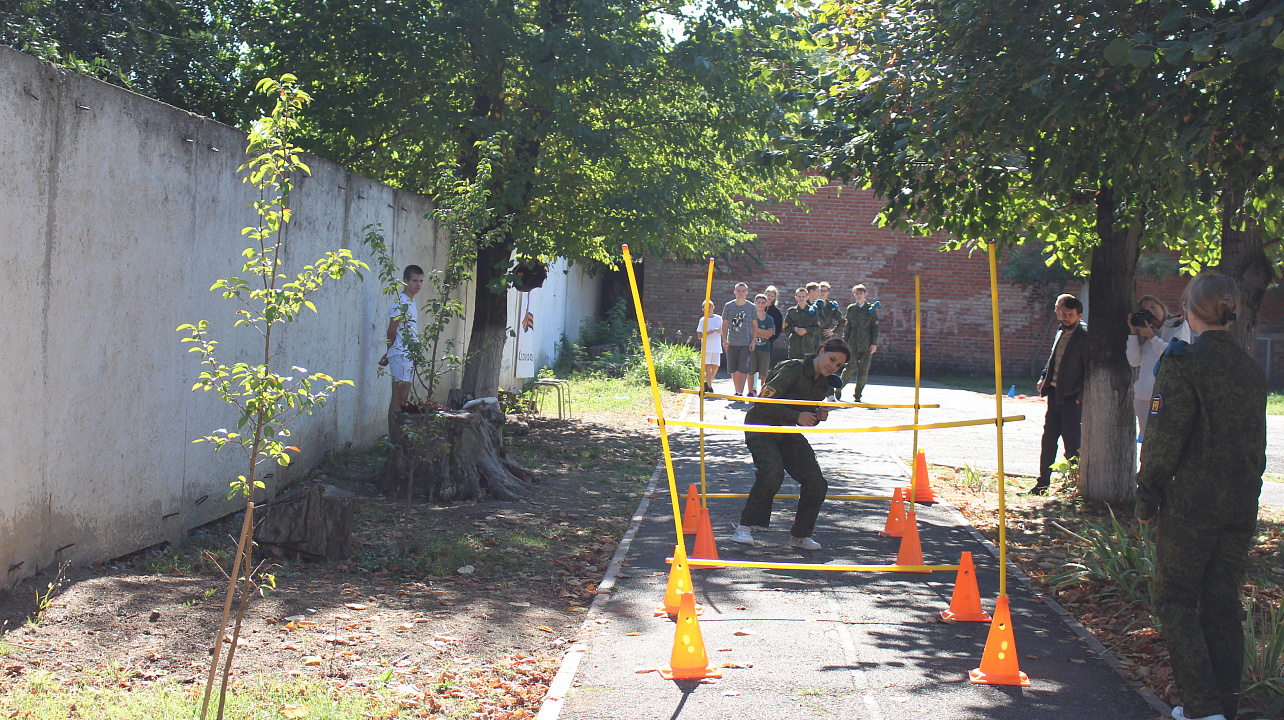 В рамках акции Спорт Zа Наших в Краснодаре прошёл мастер-класс по прохождению полосы препятствий и военно-прикладным дисциплинам