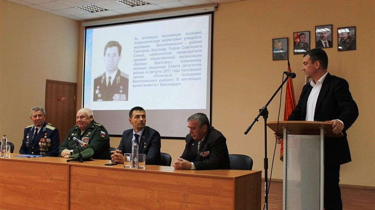 Военно-исторический урок мужества с курсантами КВВАУЛ.jpg