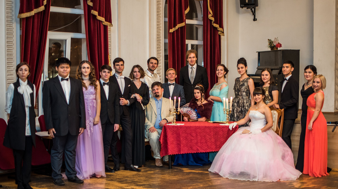 Заседание молодёжного клуба интернациональной дружбы.jpg