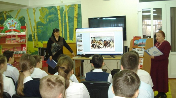 В библиотеке им. В. В. Маяковского прошёл патриотический урок «По страницам блокадного Ленинграда»