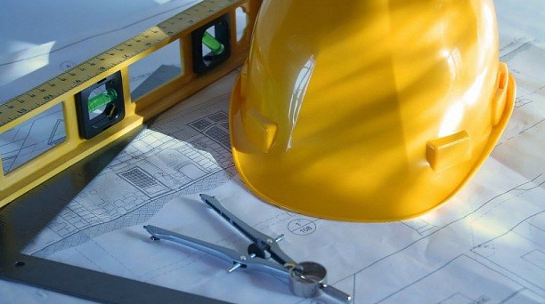 С Днём строителя!