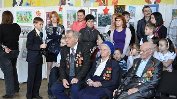 В Центре детского творчества Прикубанского округа открылась выставка «Вечная слава героям!»