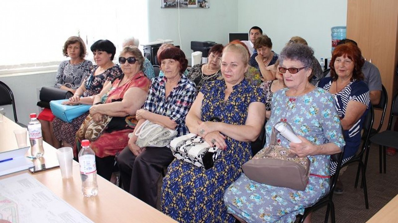 В Центральном округе прошло обсуждение благоустройства сквера «Дмитриевский»