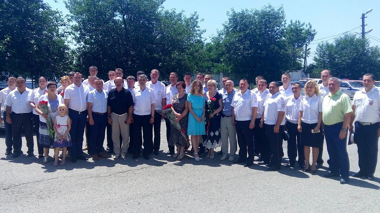 Администрация Западного округа поздравила с 81-годовщиной сотрудников ГИБДД