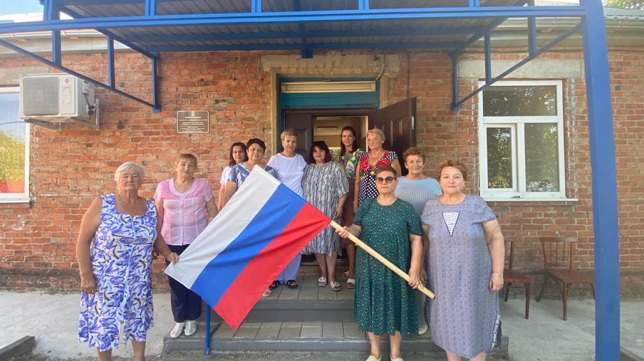 В Прикубанском округе прошли праздничные мероприятия ко Дню государственного флага России