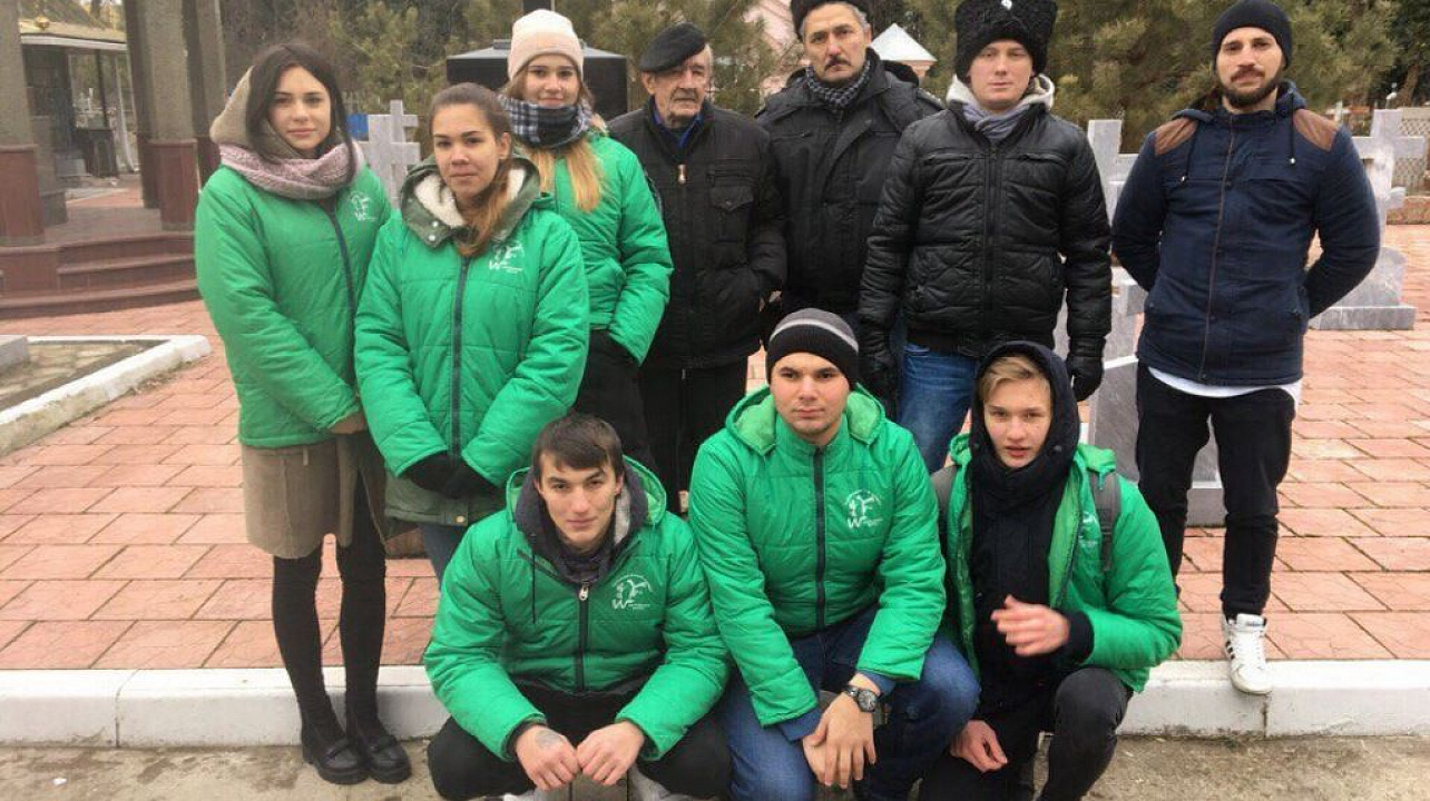 Молодежный совет Западного округа провёл субботник на Всесвятском кладбище