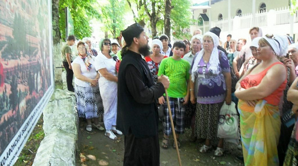 Жители микрорайона Жукова побывали с экскурсией в Свято-Михайловском монастыре