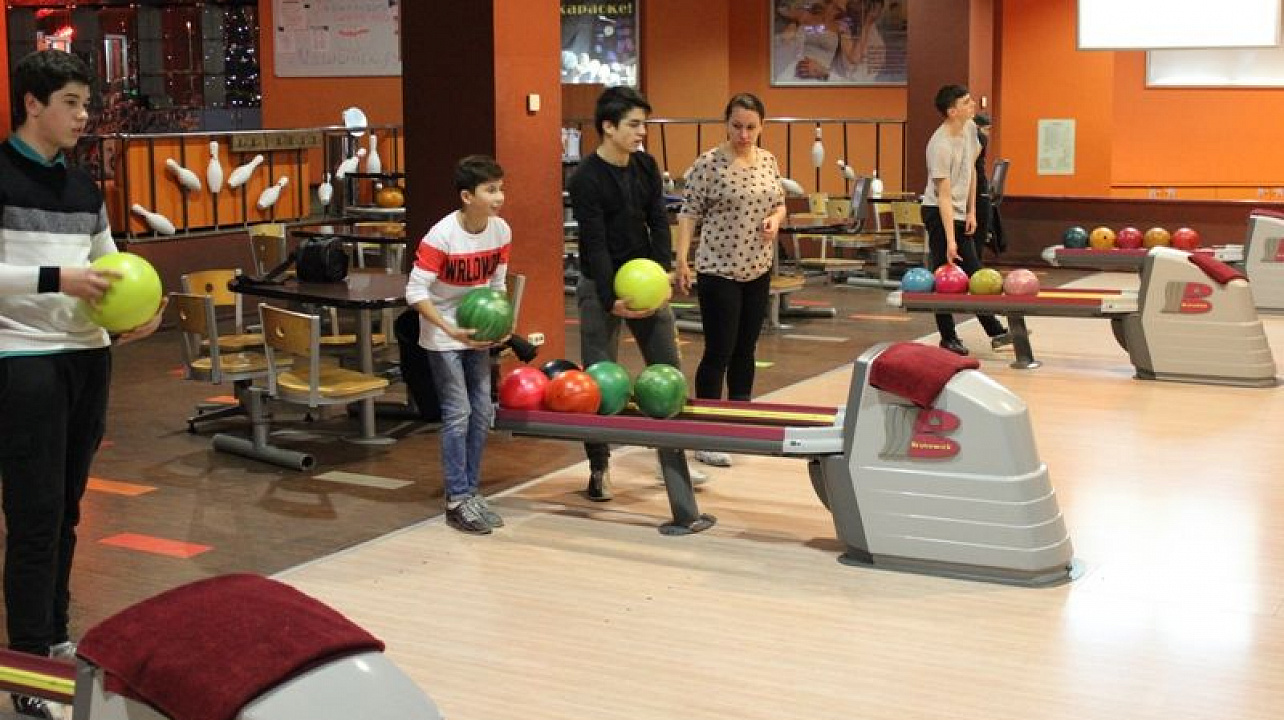 В Центральном округе стартовал турнир по боулингу