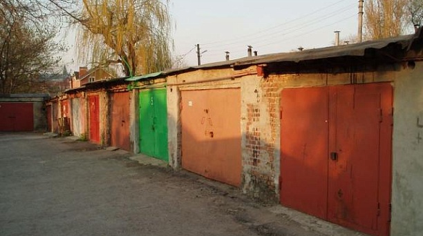 В поселке Плодородном планируют определить собственников капитальных гаражей, не зарегистрированных в ЕГРН