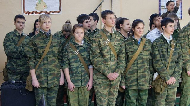 Школьники Западного округа соревновались в военно-спортивной «Зарнице»