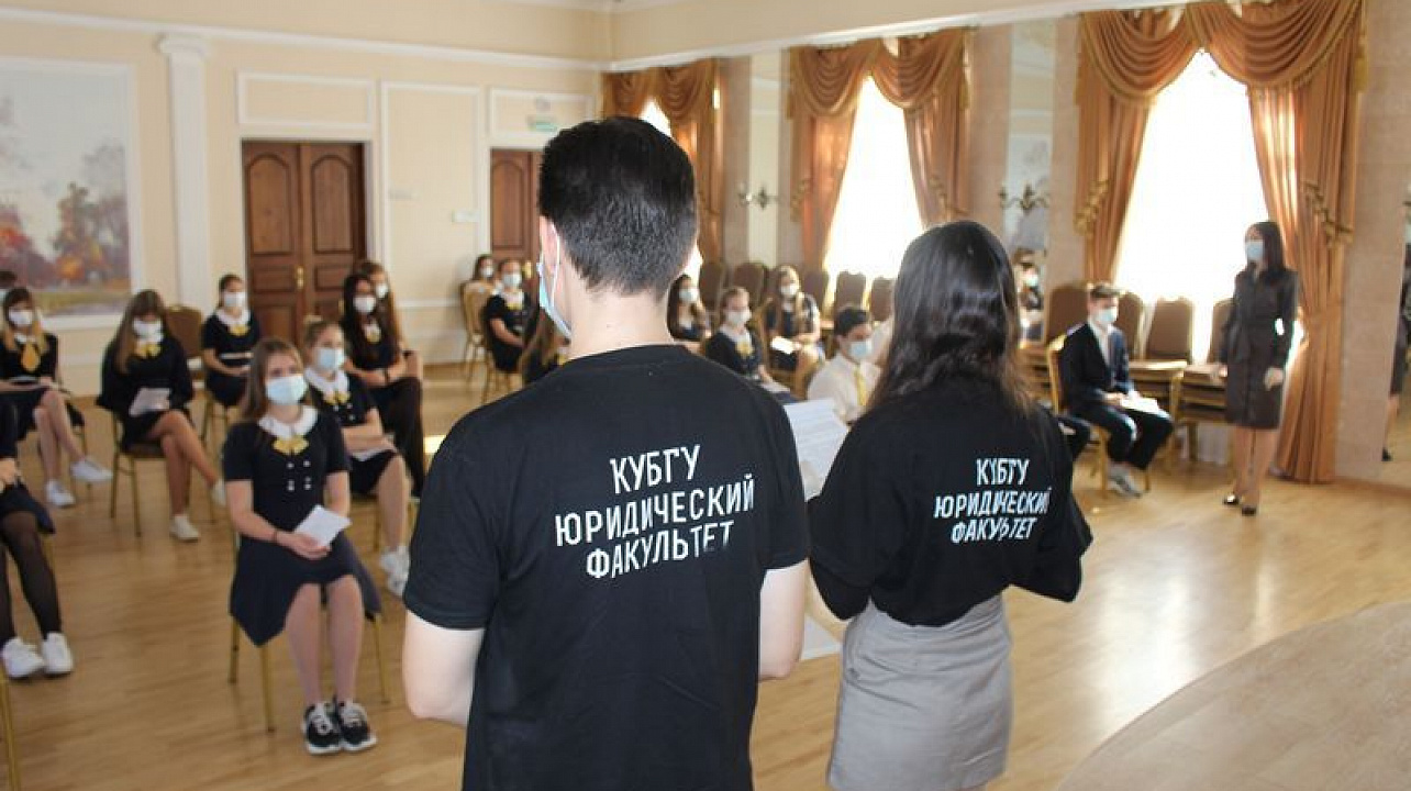 Школьники Центрального округа приняли участие в реализации социально-просветительского правового проекта «Студенты – школьникам «Обязанности и ответственность несовершеннолетних»