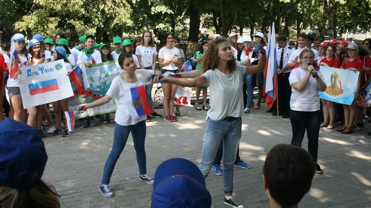 В Прикубанском округе состоялась молодёжная акция «Под флагом России живу и расту»