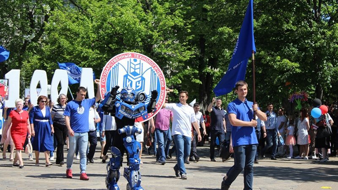 Жители Центрального округа приняли участие в первомайском шествии