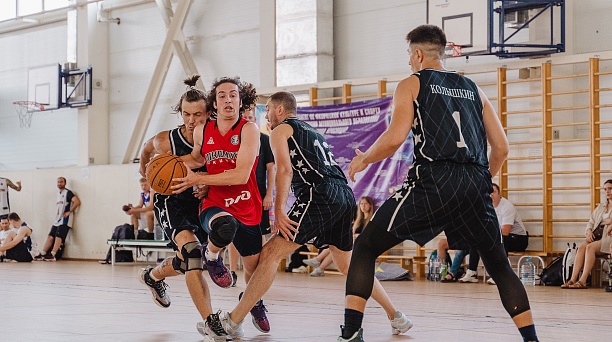 Любители баскетбола отметили День физкультурника