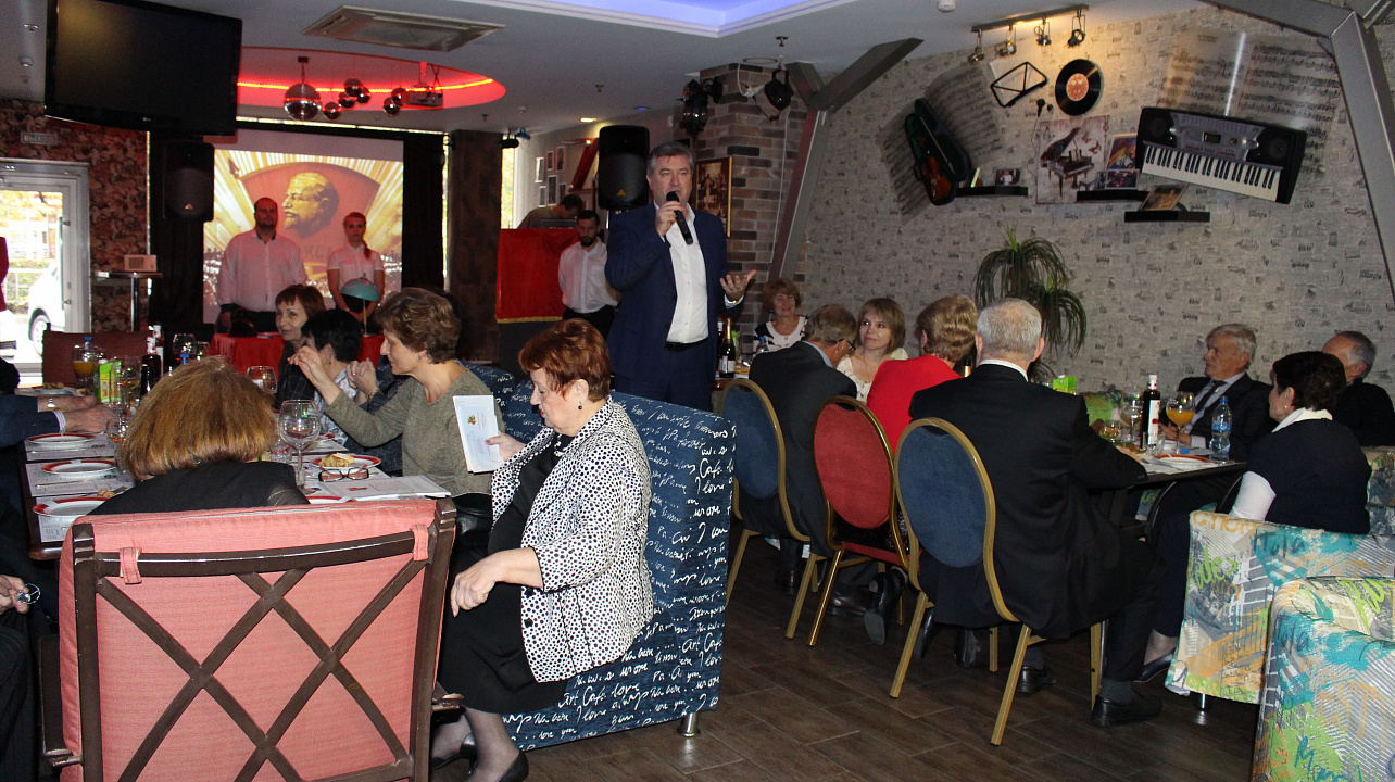 В Центральном округе прошло торжественное мероприятие к 100-летию ВЛКСМ