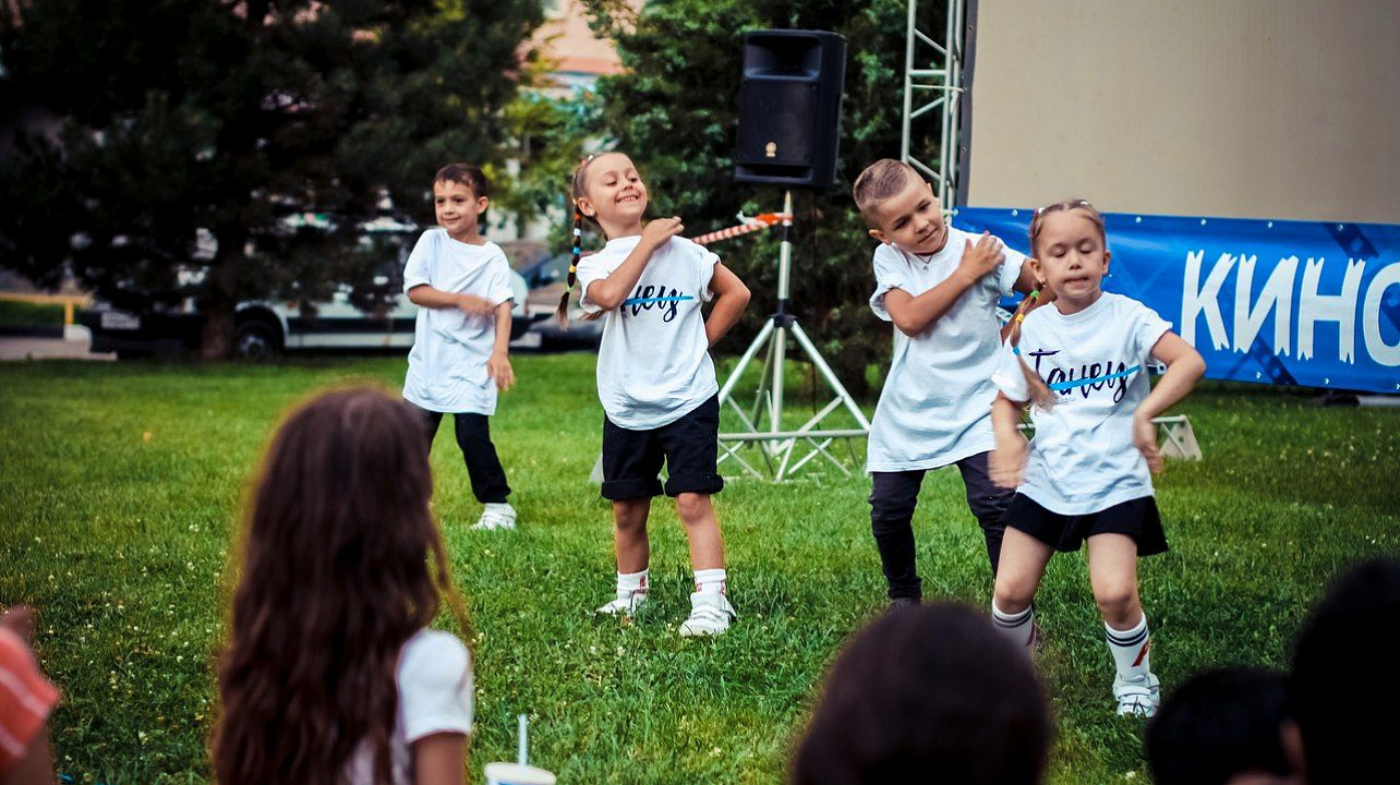 В Западном округе состоялся кинопоказ под открытым небом