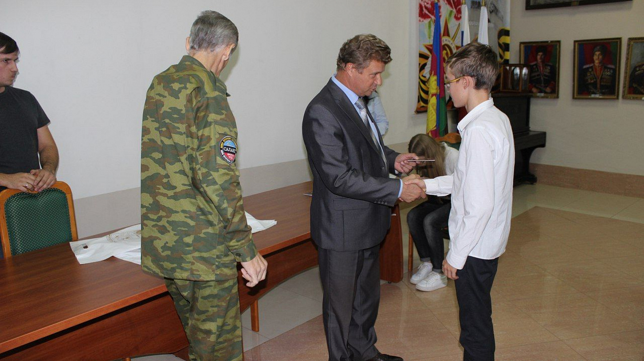 14-летним гражданам Западного округа торжественно вручили паспорта