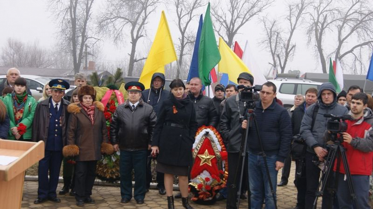 Делегация Западного округа приняла участие в митинге у мемориала Братьям Игнатовым