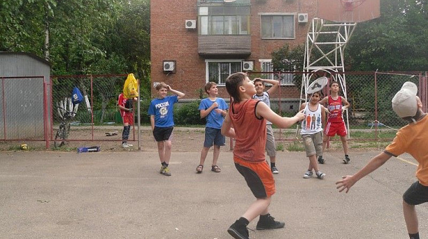 В Центральном округе прошли соревнования по настольному теннису и бадминтону