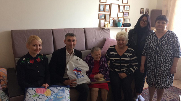 Вдову героя Советского Союза Александра Савченко поздравили с Днем освобождения Краснодарского края