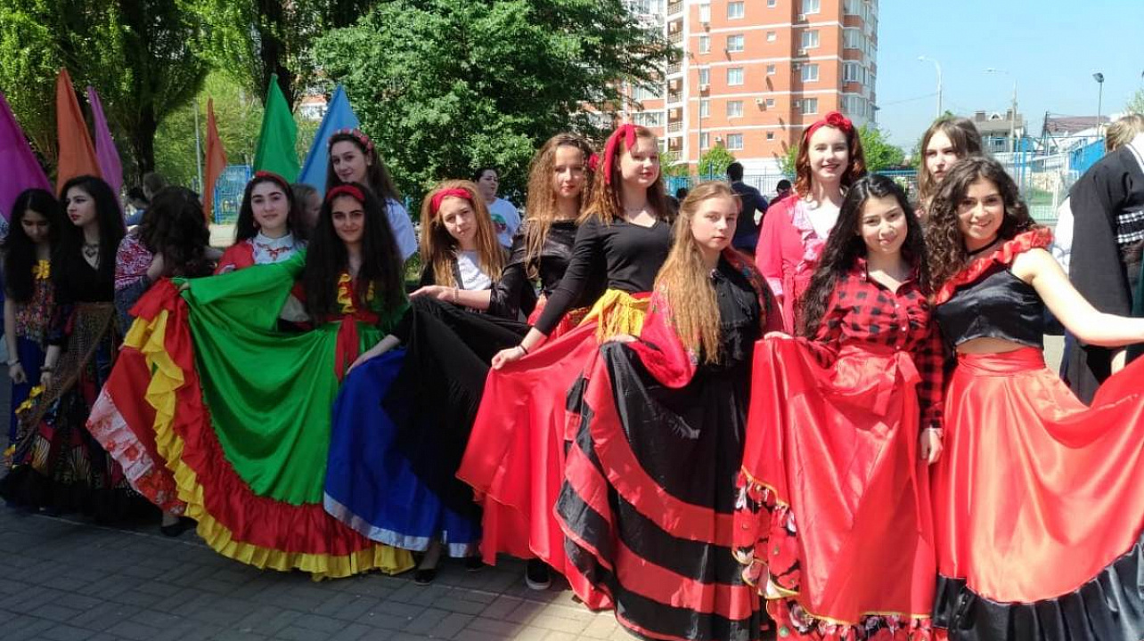 В школе Западного округа прошёл фестиваль «Радуга»