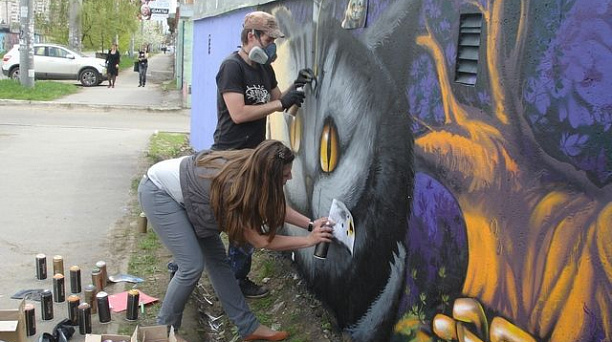 Западный округ проводит профилактическую работу с вандальными граффити