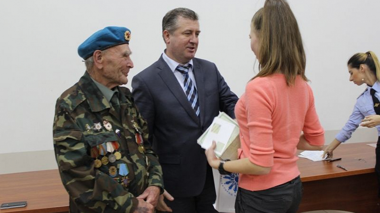 Юным жителям Центрального округа вручили первые паспорта