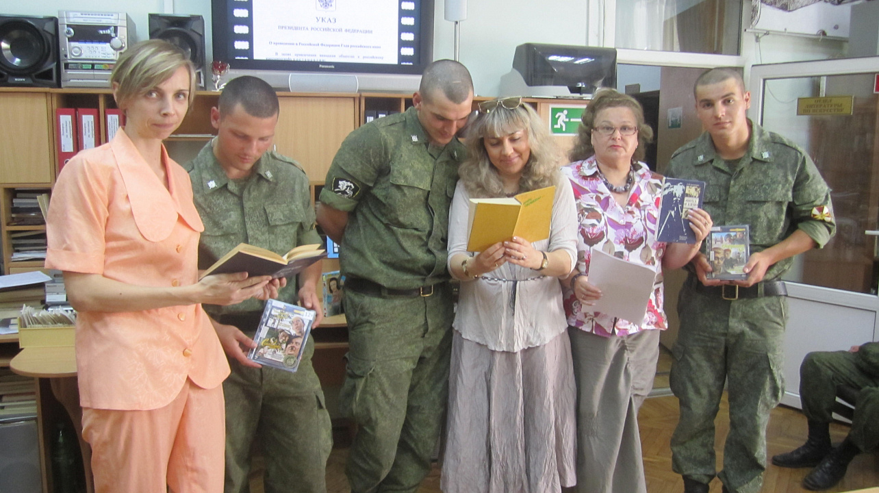 Киноэкскурс в историю кино провели в Западном округе