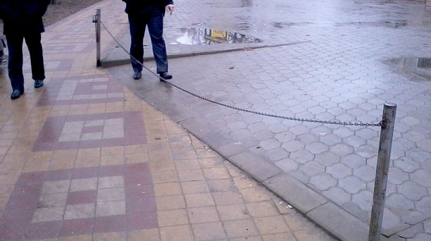 В Центральном округе начали борьбу с незаконными ограничениями парковок