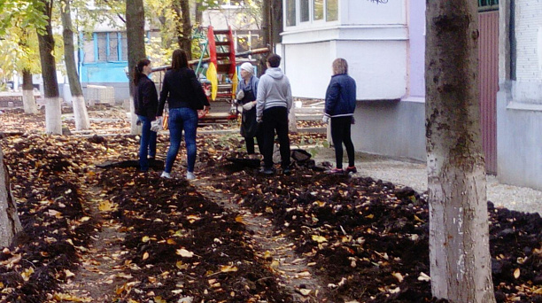 В Краснодаре проходят субботники на придомовых территориях жилых массивов
