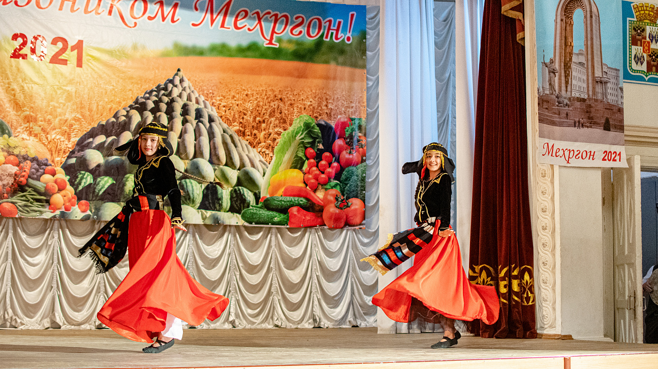 Таджики Краснодара отметили национальный праздник «Мехргон» (Урожай) (10).jpg