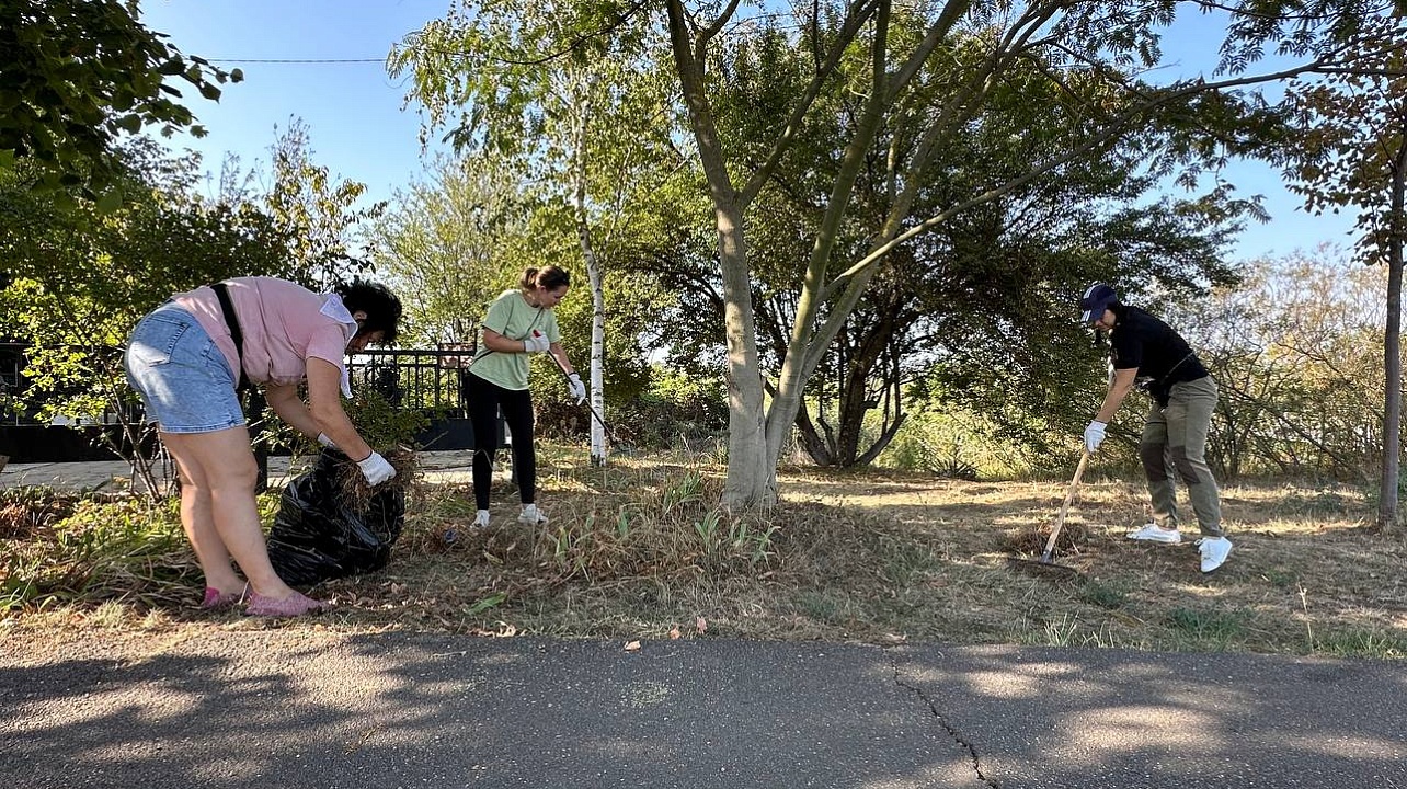 Общегородской субботник прошёл в Прикубанском округе