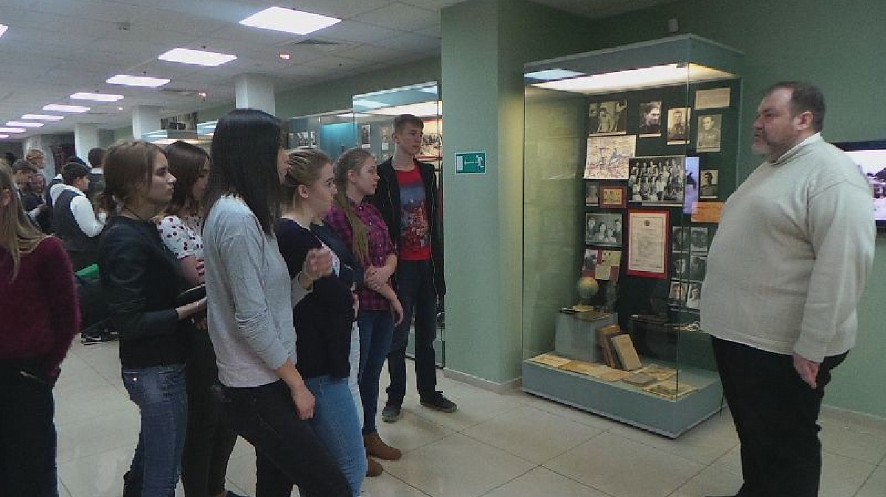 Студенты Кубанского государственного технологического университета побывали на выставке в музее-заповеднике им. Е.Д. Фелицына