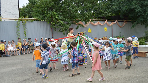 В детских садах Западного округа отметили Яблочный спас