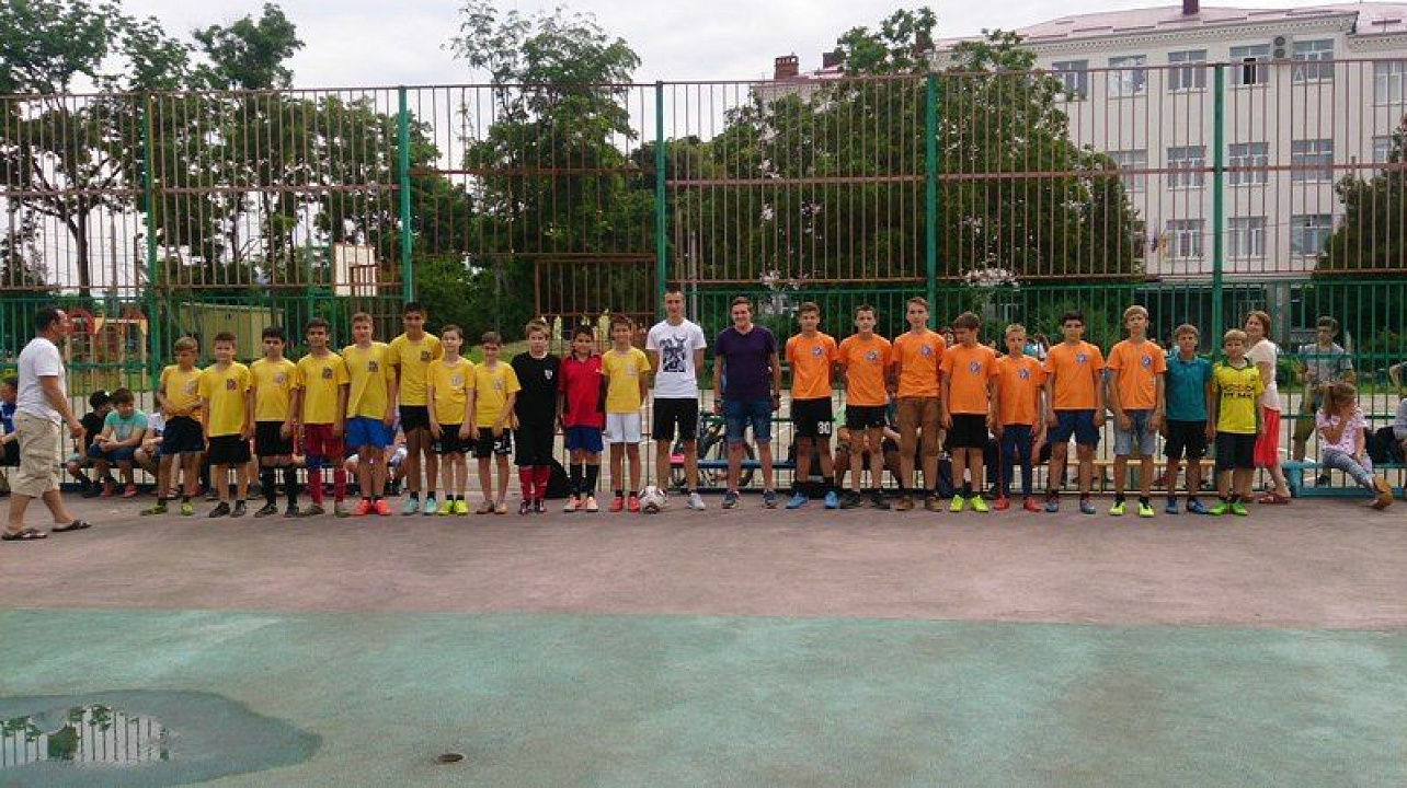 В Западном округе проходят соревнования по  молодежному футболу