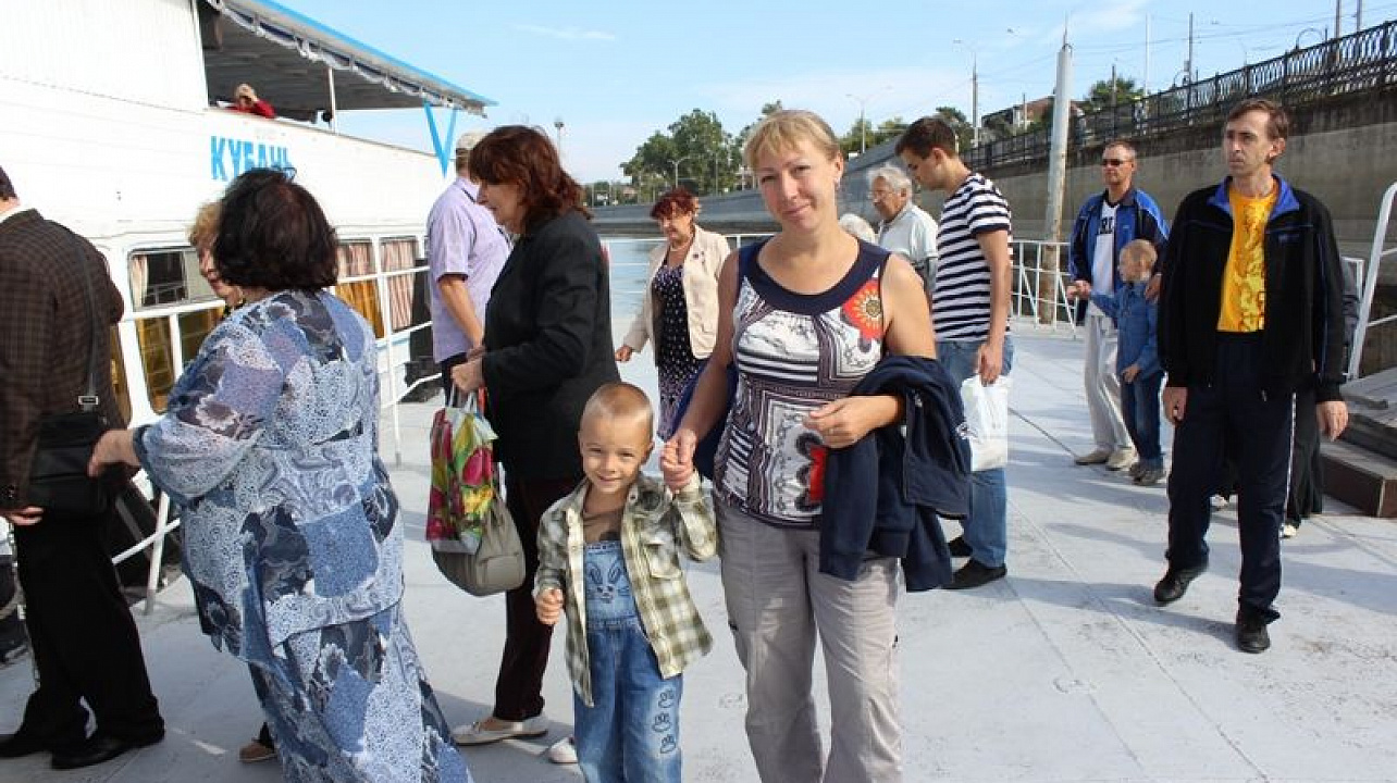 Инвалиды Центрального округа отправились на речную прогулку