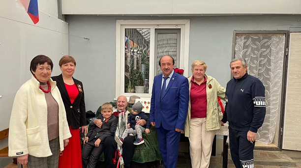  Екатерина Афонина поздравила со 100-летним юбилеем ветерана Великой Отечественной войны Мадина Тхагапсо