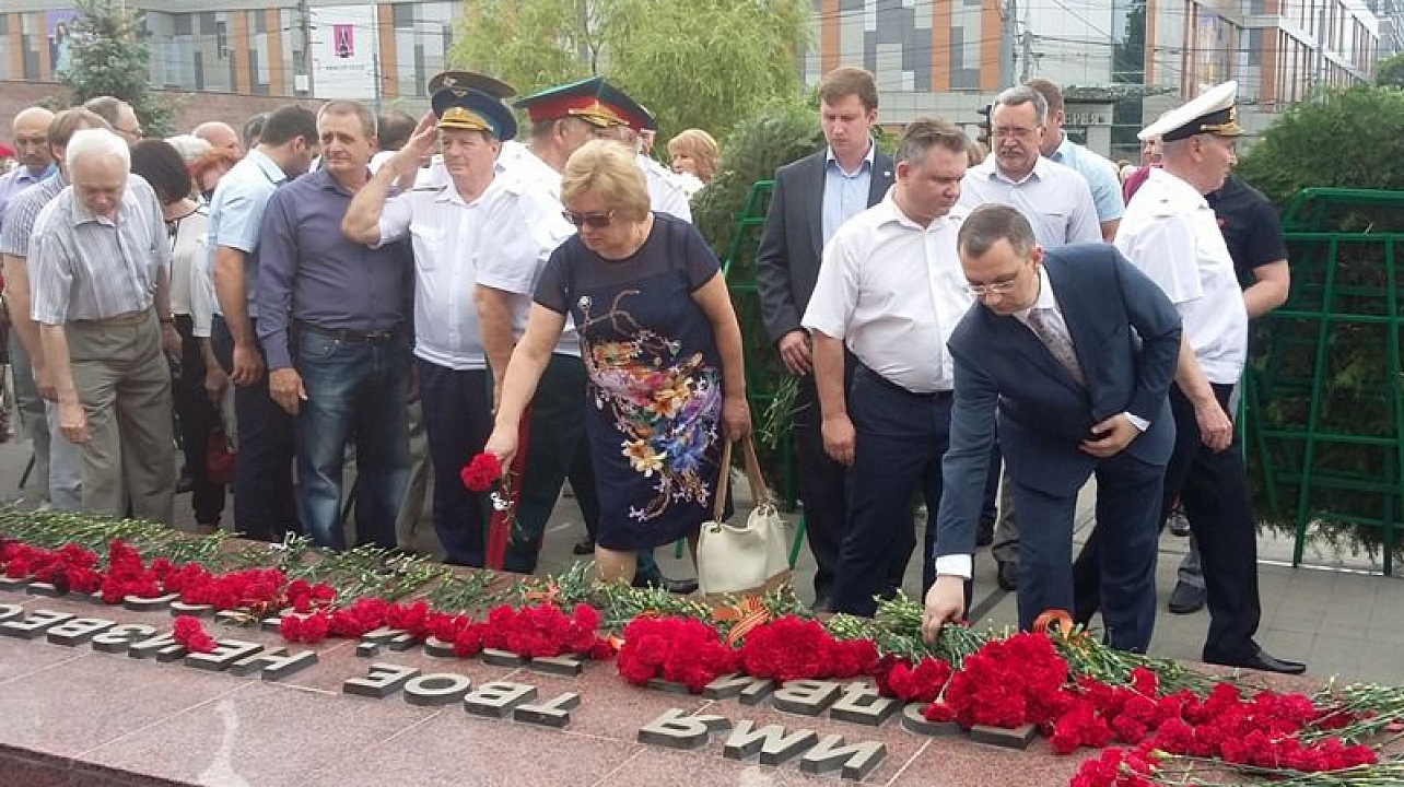 У всех мемориалов и памятных досок Центрального округа прошли церемонии возложения цветов