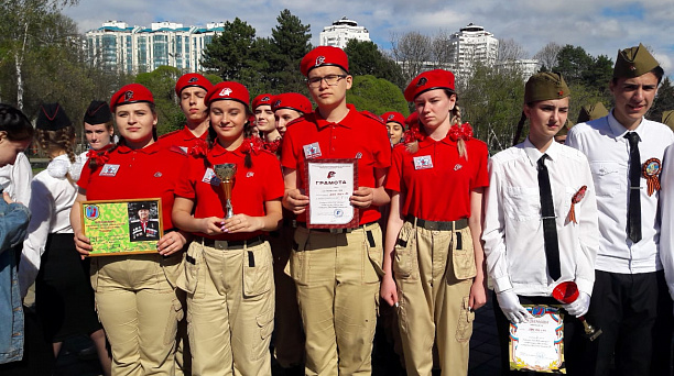 Школьники Западного округа  празднуют победу в городском этапе военно-спортивной игры «Зарница»