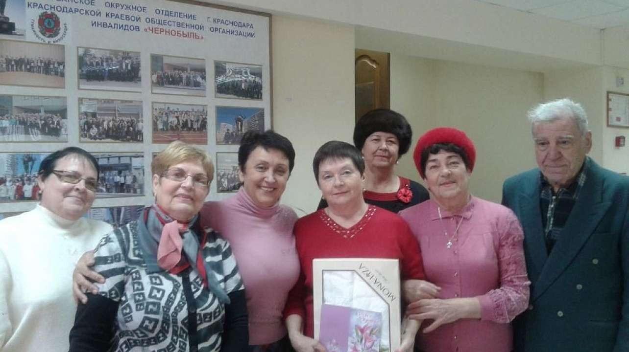 Председателя ТОС №106 Галину Глушук тепло поздравили с юбилеем