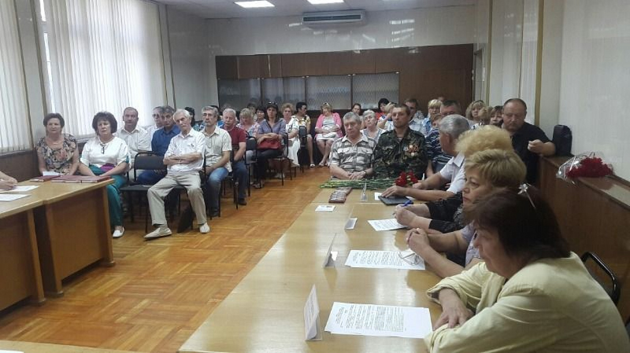 На Совете общественности Прикубанского округа Константин Бондарев представил свою новую книгу.jpg