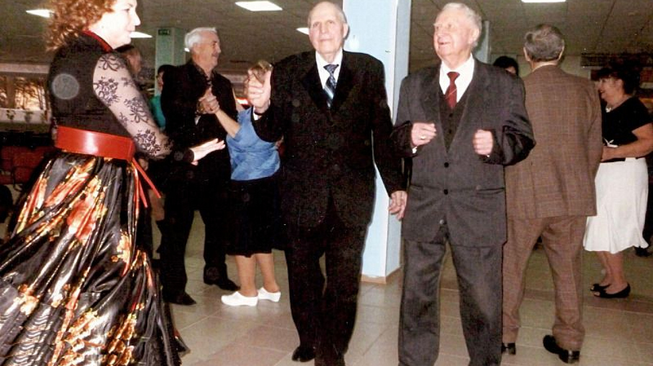 Вечера отдыха старшего поколения во дворце спорта «Олимп».jpg