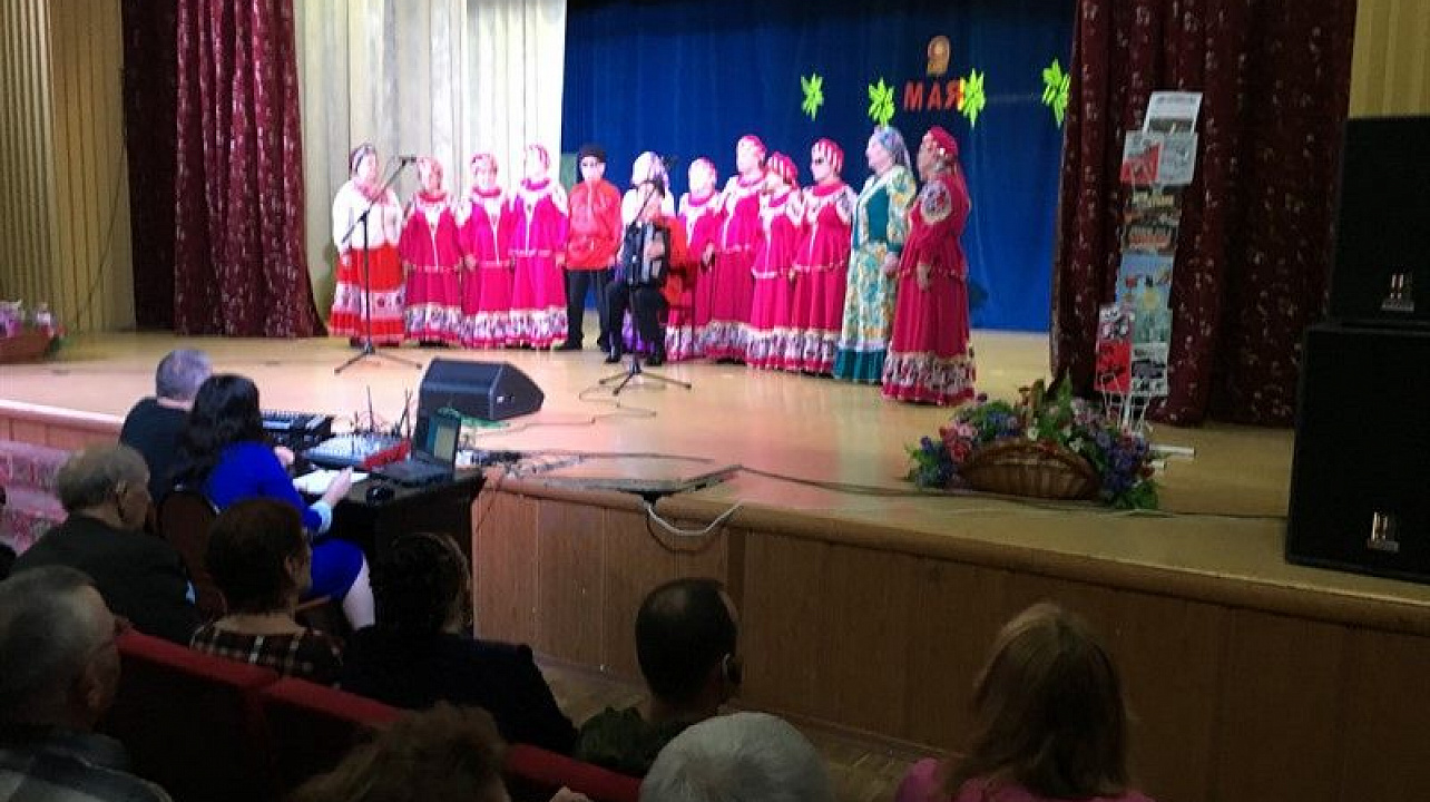 В ДК ВОС прошла литературно-музыкальная панорама «Мир на Земле вашим подвигом создан».jpg