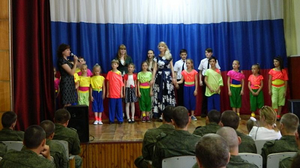 Для военнослужащих Центрального округа прошел праздничный концерт