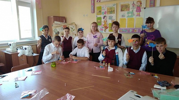 В школе № 21 силами общественного движения «Содружество» создана мастерская декоративно-прикладного искусства и творчества