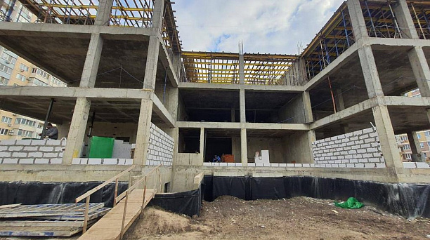 Детская поликлиника на 300 посещений в микрорайоне Гидростроителей готова на 31%