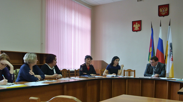 Совещание по работе с несовершеннолетними и их семьями проведено в Западном округе