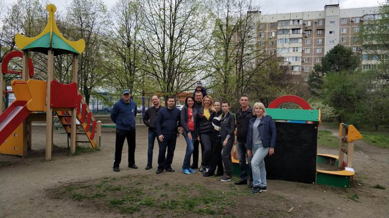 Около 30 тысяч человек вышли на общегородской субботник в Западном округеОколо 30 тысяч человек вышли на общегородской субботник в Западном округе